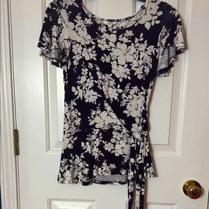 Candie's Navy and white floral peplum top XS